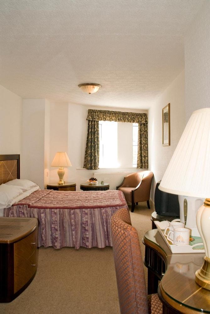 Отель The Metropole 3*